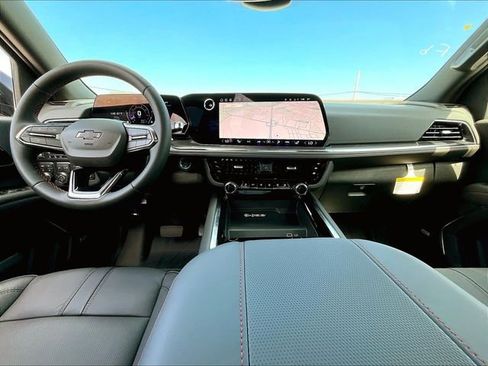 New 2026 Chevrolet Suburban RST image 10