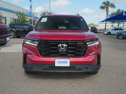 Used 2025 Honda Pilot TrailSport image 2