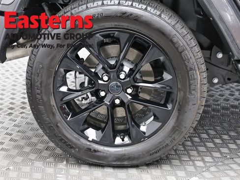 Used 2025 Jeep Wrangler Unlimited Sahara AWD/4WD image 27
