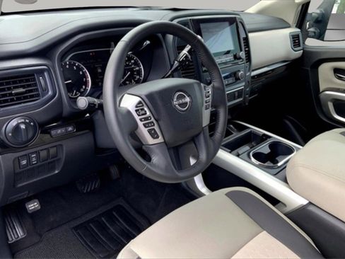 Used 2024 Nissan Titan SV w/ SV Convenience Package image 9