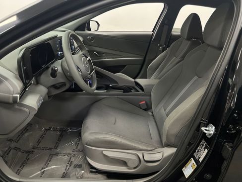 Used 2023 Hyundai Elantra SE w/ Cargo Package FWD image 11
