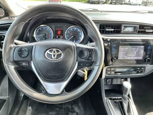 Used 2019 Toyota Corolla LE FWD image 13