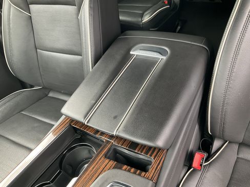 Used 2024 Cadillac Escalade ESV Premium Luxury image 20