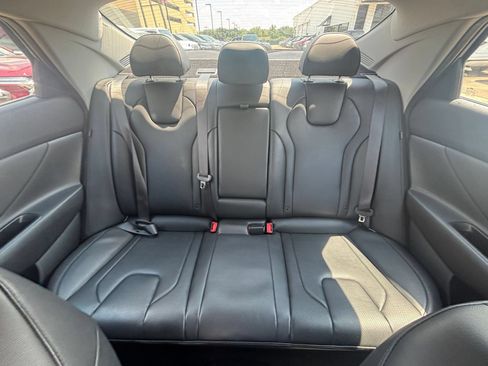 Used 2025 Hyundai Elantra Limited FWD image 39