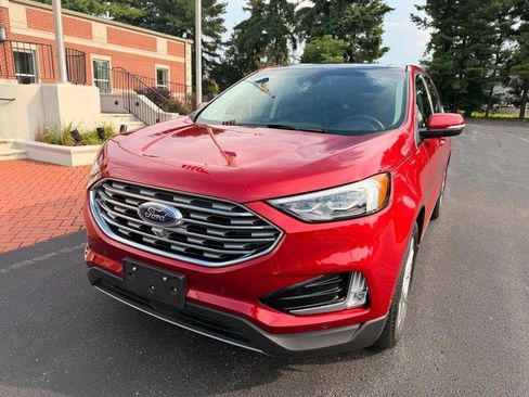 Used 2020 Ford Edge Titanium w/ Equipment Group 301A FWD image 2