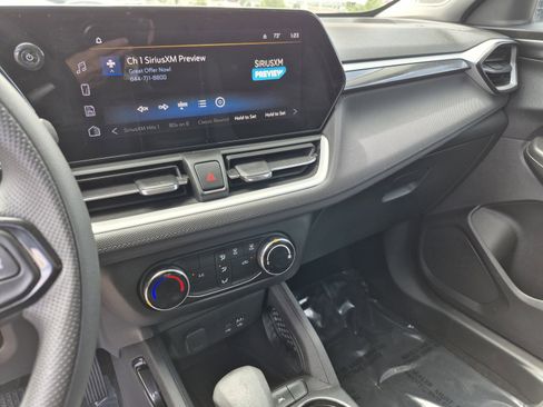 Used 2025 Chevrolet TrailBlazer LS w/ LS Convenience Package FWD image 11