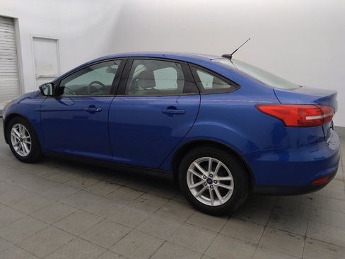 Used 2018 Ford Focus SE w/ Cold Weather Package FWD image 3