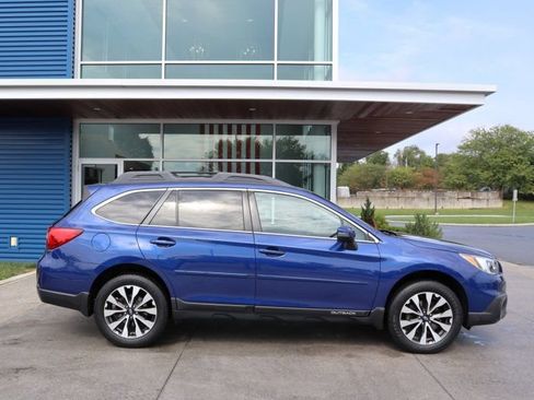 Used 2017 Subaru Outback 2.5i Limited AWD/4WD image 2