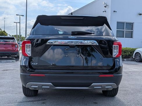 Used 2023 Ford Explorer XLT w/ Equipment Group 202A image 6