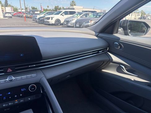 Used 2025 Hyundai Elantra SEL FWD image 36
