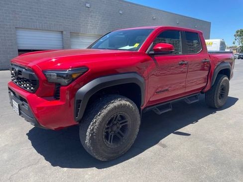Used 2024 Toyota Tacoma TRD Off-Road w/ TRD Off Road Upgrade Package AWD/4WD image 4