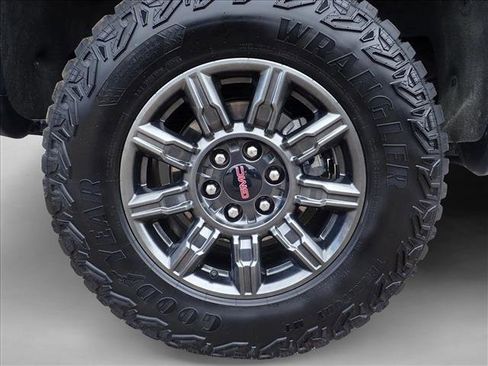 Used 2024 GMC Sierra 1500 AT4X image 7