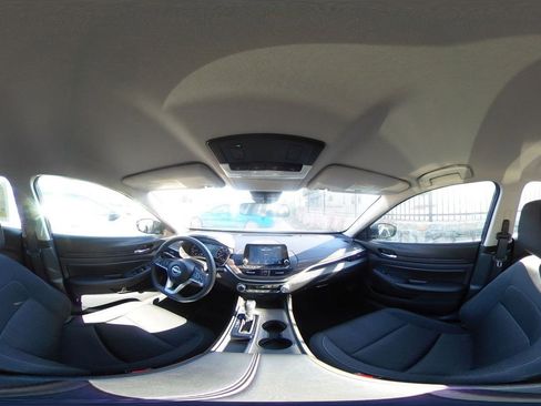 Used 2025 Nissan Altima 2.5 SV FWD image 42