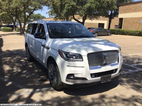 Used 2023 Lincoln Navigator Reserve AWD/4WD image 5