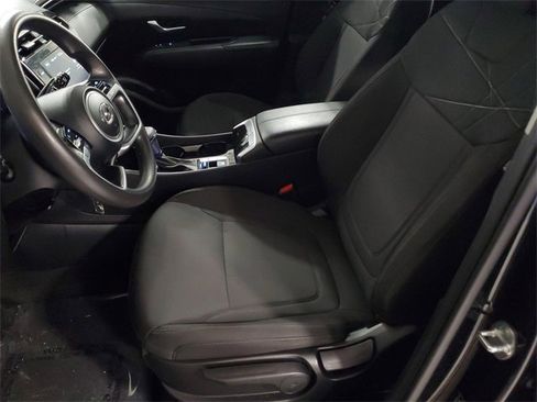 Used 2022 Hyundai Tucson SE image 16