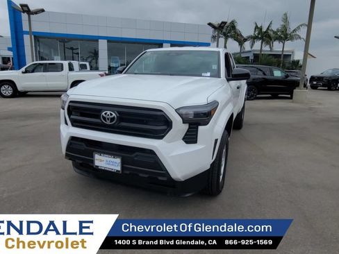 Used 2025 Toyota Tacoma SR RWD image 4