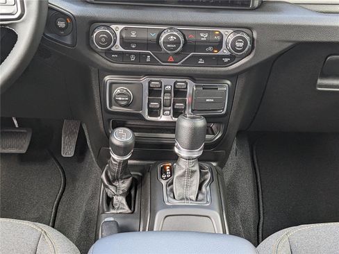 New 2025 Jeep Gladiator Sport image 19