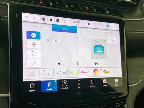 Used 2023 Jeep Grand Cherokee Limited w/ Black Appearance Package image 15