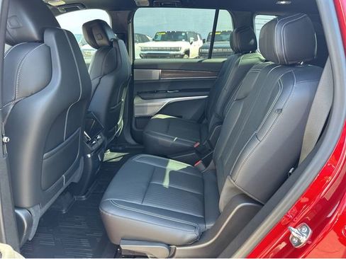 New 2026 Cadillac Vistiq Sport w/ LPO, Floor Liner Package AWD/4WD image 14
