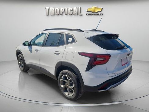 Used 2026 Chevrolet Trax LT FWD image 4