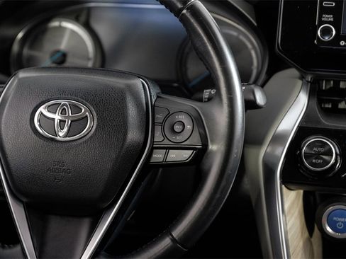 Used 2022 Toyota Venza XLE image 14