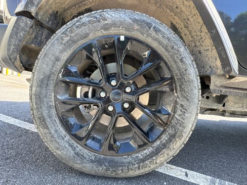 Used 2025 Jeep Wrangler Sahara w/ Safety Group image 18