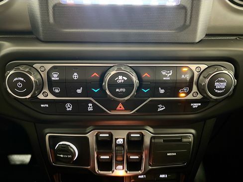 Used 2020 Jeep Wrangler Unlimited Sport image 11