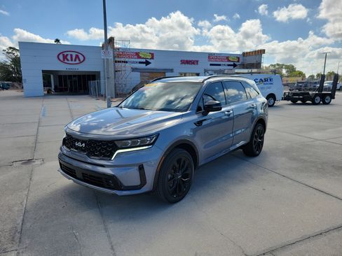 Certified 2022 Kia Sorento SX image 8