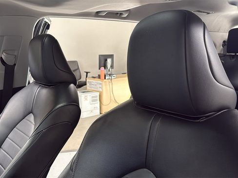 Certified 2023 Toyota Highlander XLE image 13