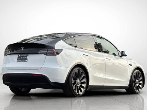 Used 2022 Tesla Model Y Performance image 3