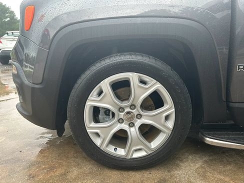 Used 2018 Jeep Renegade Limited w/ UConnect 8.4 Nav Group FWD image 34