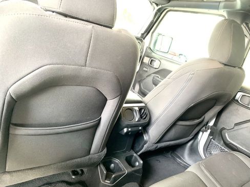 Used 2023 Jeep Gladiator Sport image 14