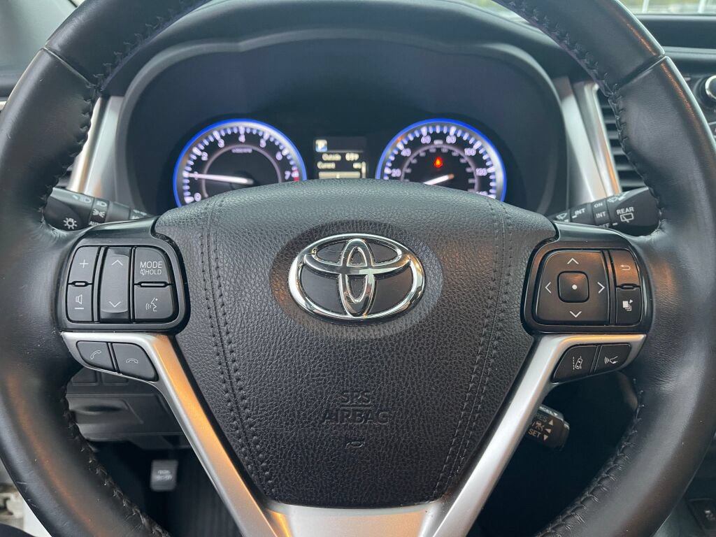 Used 2019 Toyota Highlander XLE AWD/4WD image 19