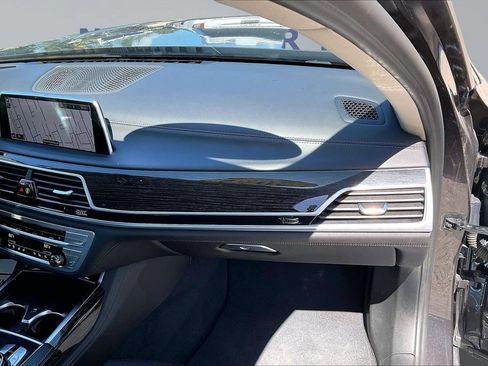 Used 2022 BMW 750i xDrive w/ Executive Package AWD/4WD image 26