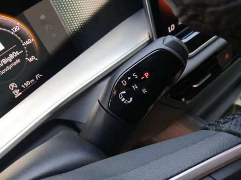 New 2025 Volkswagen Tiguan SE R-Line image 23