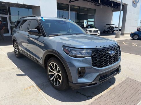 Used 2025 Ford Explorer ST-Line w/ Premium Package RWD image 7