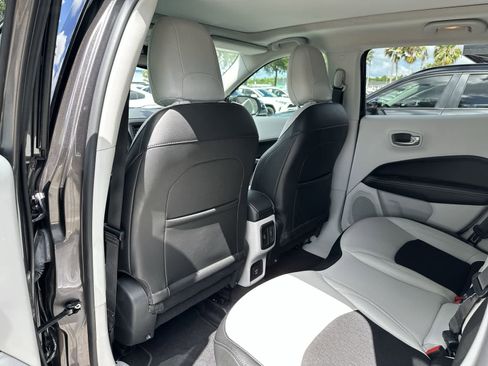 Used 2020 Jeep Compass Latitude FWD image 18