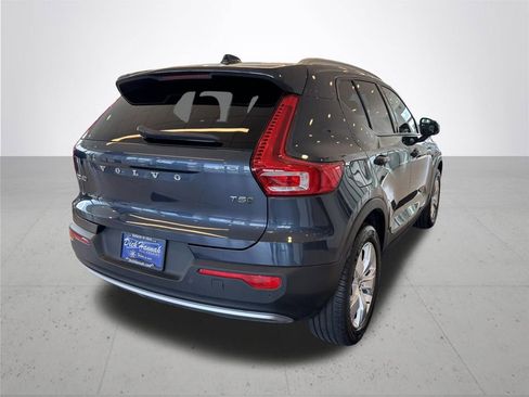 Used 2022 Volvo XC40 T5 Momentum AWD/4WD image 7