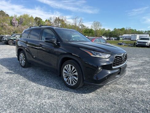 Used 2024 Toyota Highlander Platinum image 7