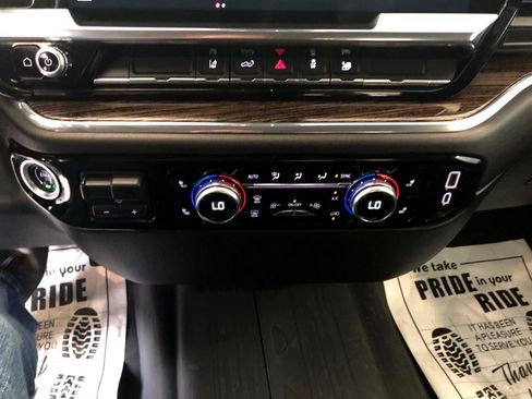 Used 2024 GMC Sierra 2500 SLE w/ SLE Convenience Package image 17