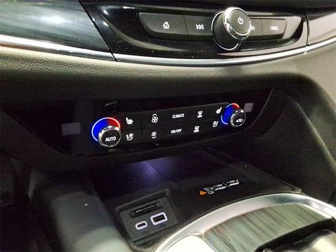 Used 2024 Buick Enclave Premium image 19