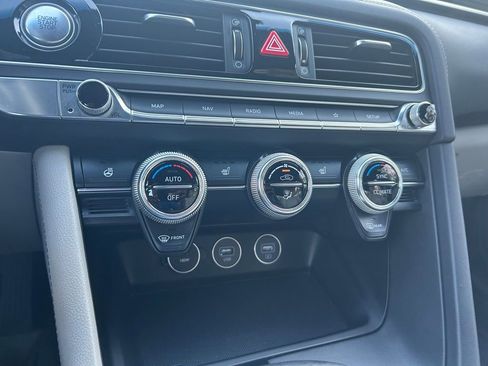 Used 2023 Genesis G70 2.0T image 51