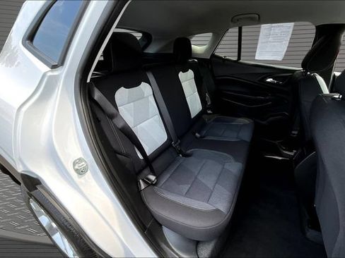 Used 2026 Chevrolet Trax LS w/ LS Convenience Package FWD image 23