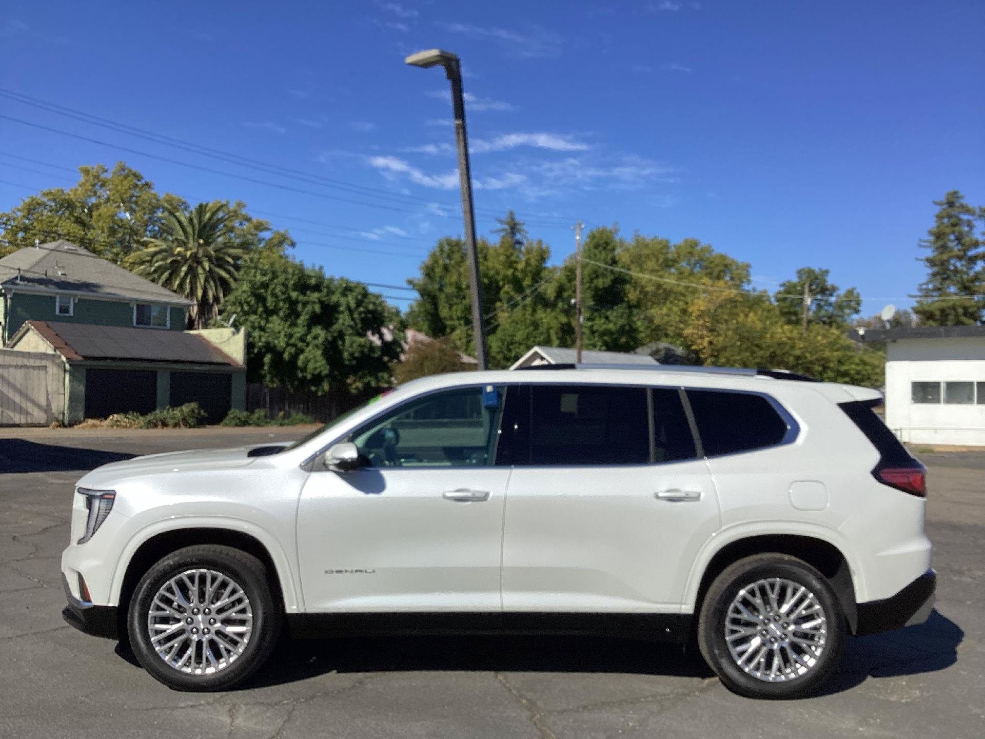 Used 2025 GMC Acadia Denali AWD/4WD image 6