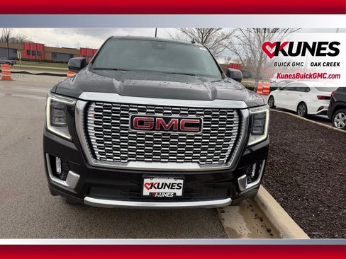 Used 2024 GMC Yukon Denali w/ Advanced Technology Package image 3