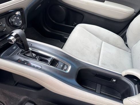 Used 2022 Honda HR-V LX image 29
