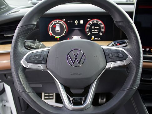 Used 2025 Volkswagen Tiguan SEL R-Line AWD/4WD image 14