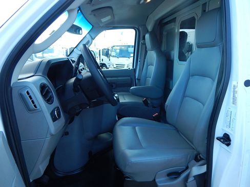 Used 2022 Ford E-450 and Econoline 450 Super Duty w/ Power Windows & Locks Group image 21
