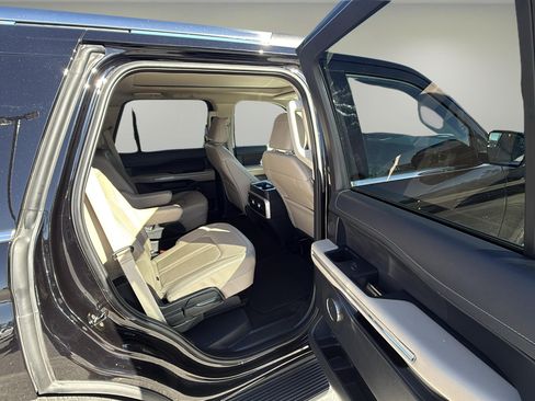 Used 2024 Ford Expedition Limited AWD/4WD image 14