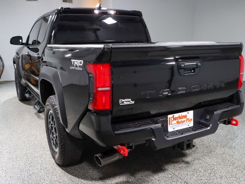 Used 2025 Toyota Tacoma TRD Off-Road AWD/4WD image 9